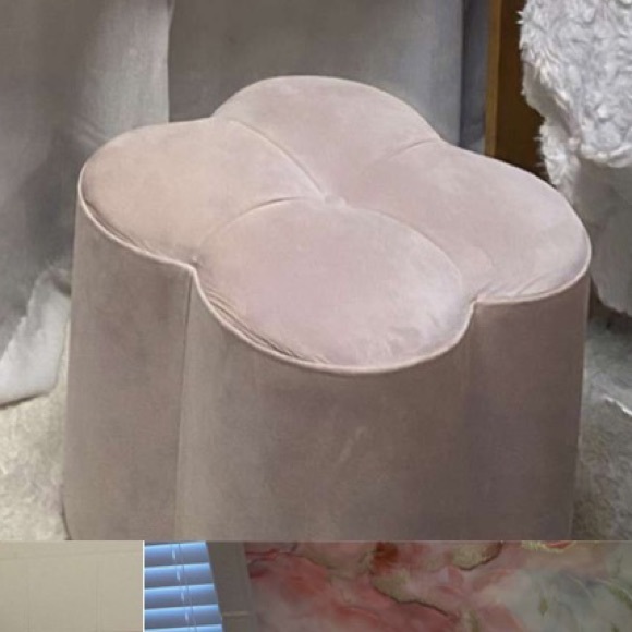 step stool & bedding - Picture 2 of 2